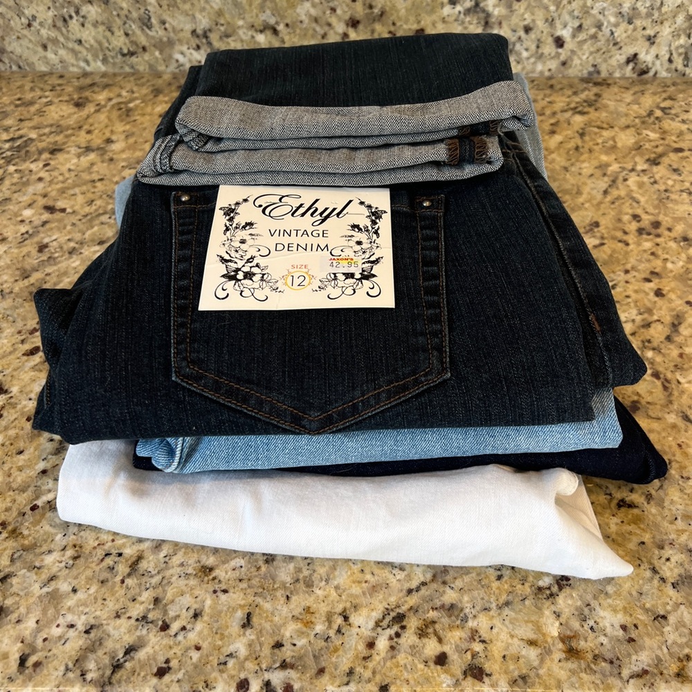 4 Pair of Jean Levi’s Loft Ethyl